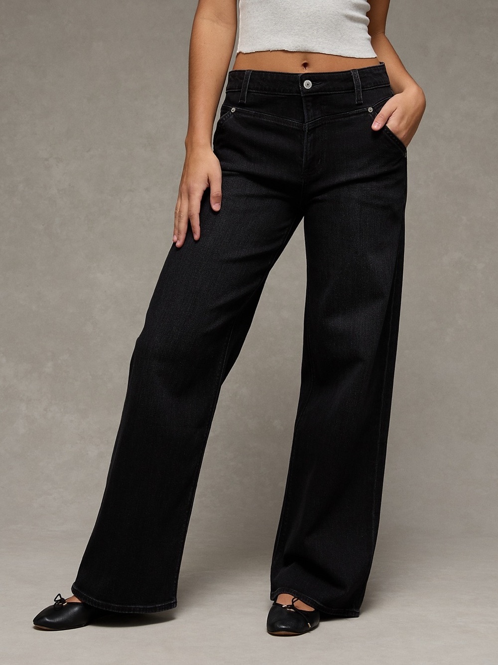 American Eagle Super High-Waisted Baggy
Wide-Leg Jean